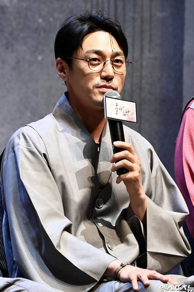 Watch the latest show Guns and Talks with English subtitles for free in Asiaflix